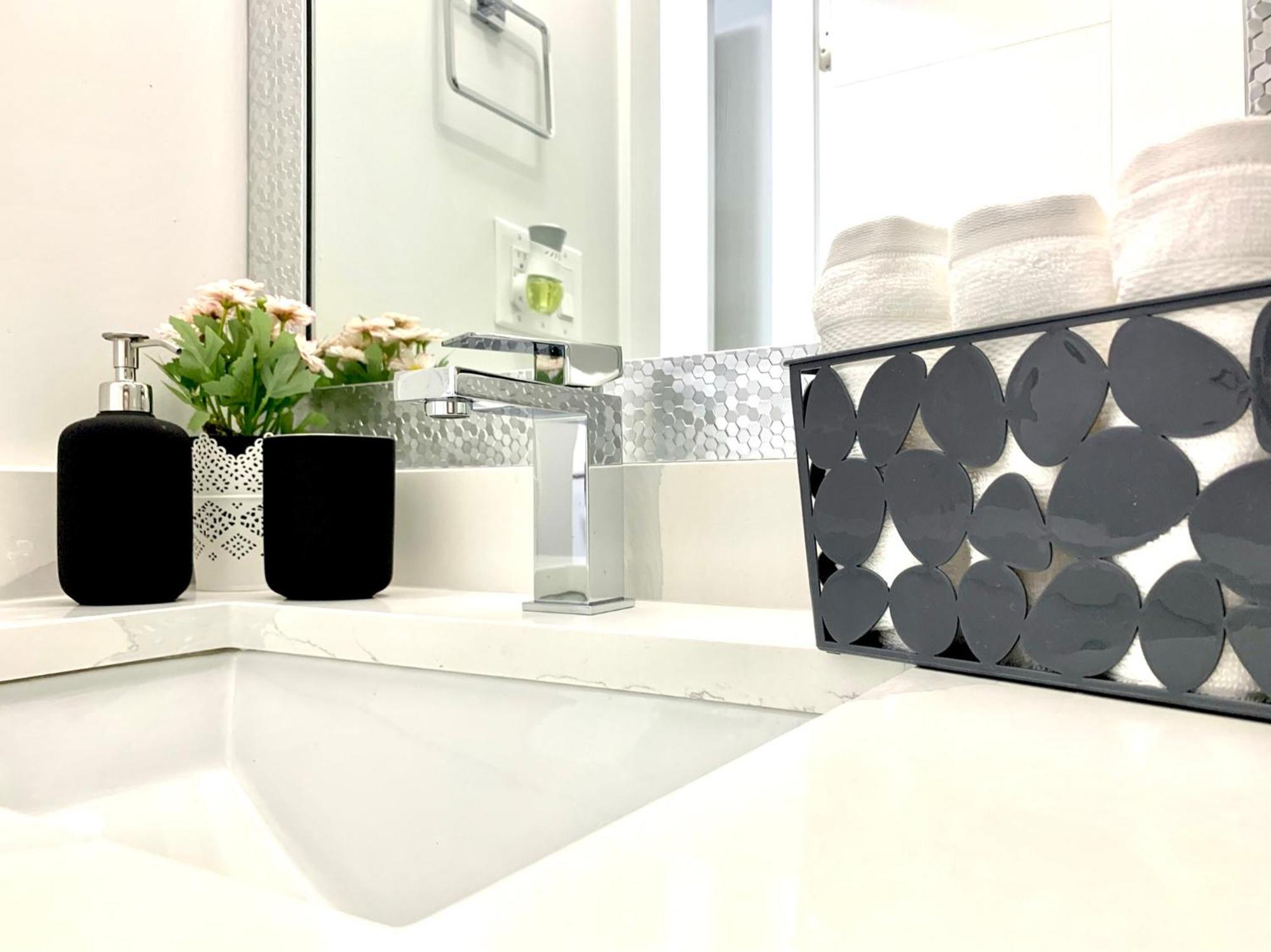 Luxurious & Stylish Two Bedroom Suite, Full Kitchen, Close To Vancouver Дельта Экстерьер фото